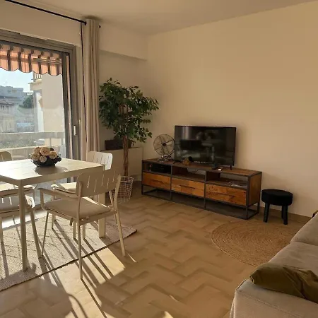 Appartamento A 200m Des Plages Grand Ouvrant Sur Tres Large Terrasse