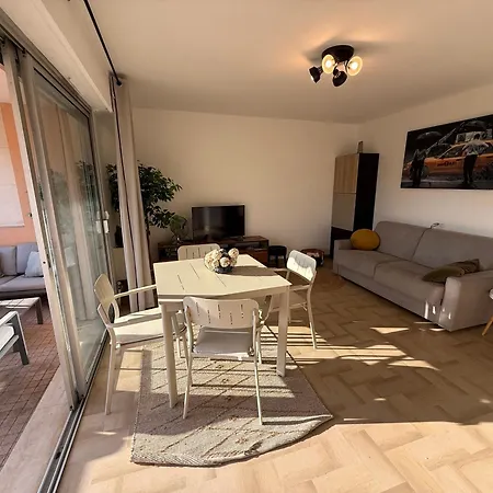 A 200m Des Plages Grand Ouvrant Sur Tres Large Terrasse Appartamento